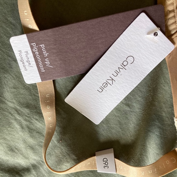 Brand New Calvin Klein bra w/tags - Picture 3 of 3